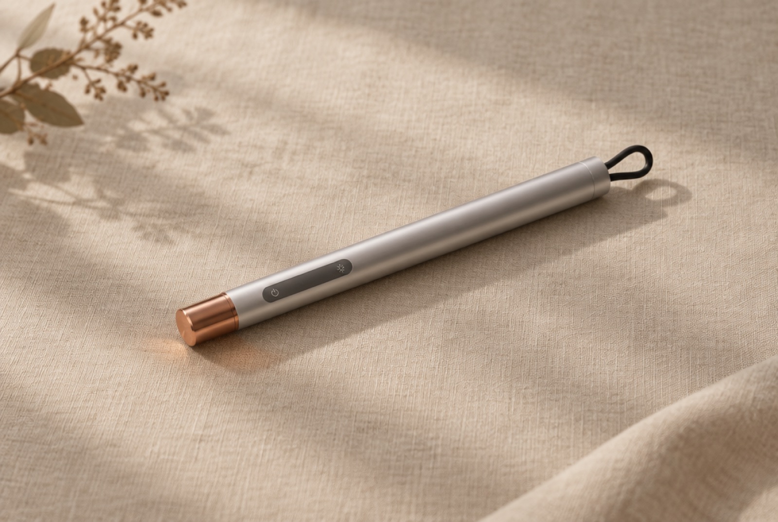 The brushed silver Mormor Method pen with a copper cap on warm linen